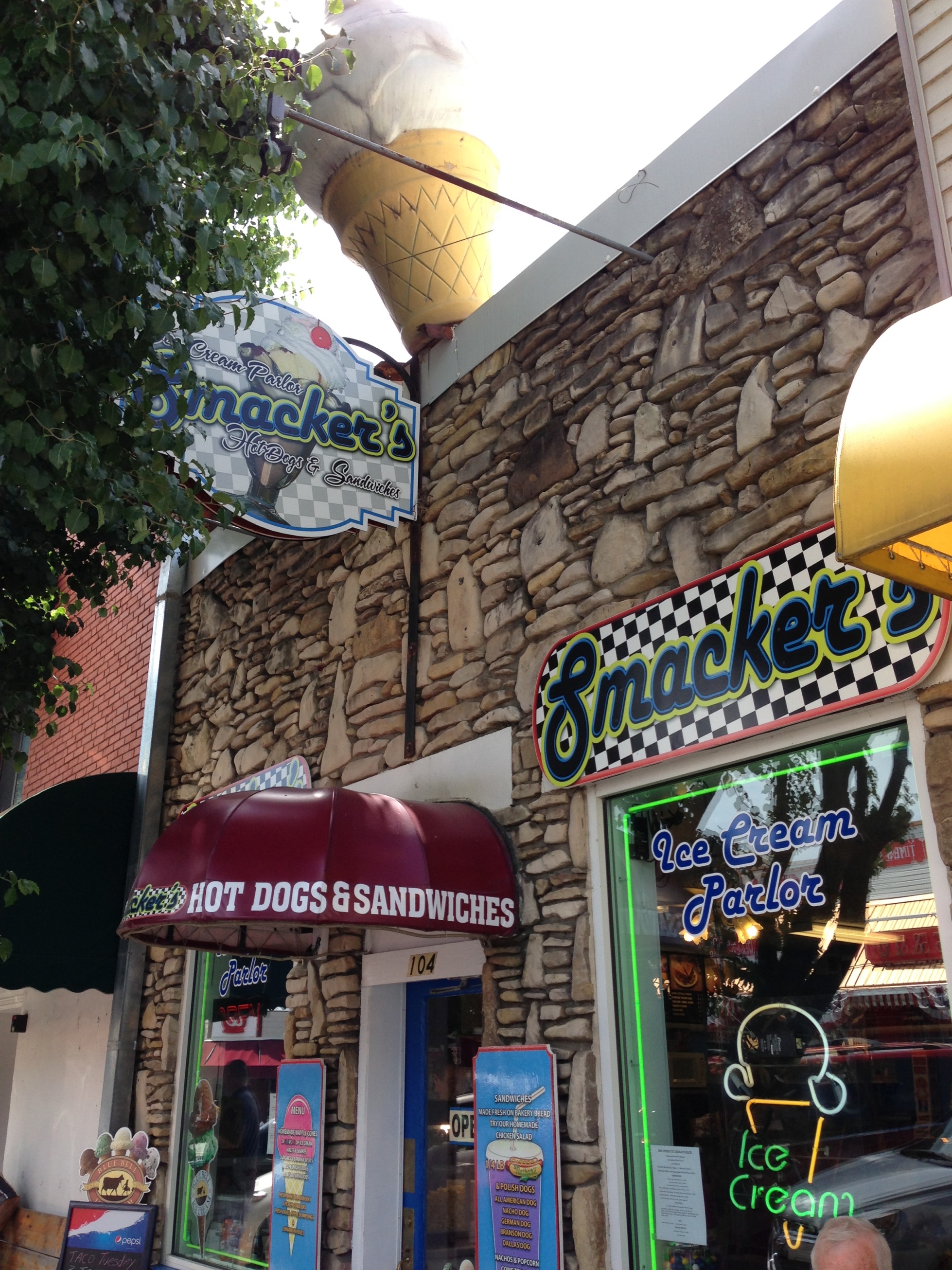 Downtown Branson Smacker’s Ice Cream Parlor