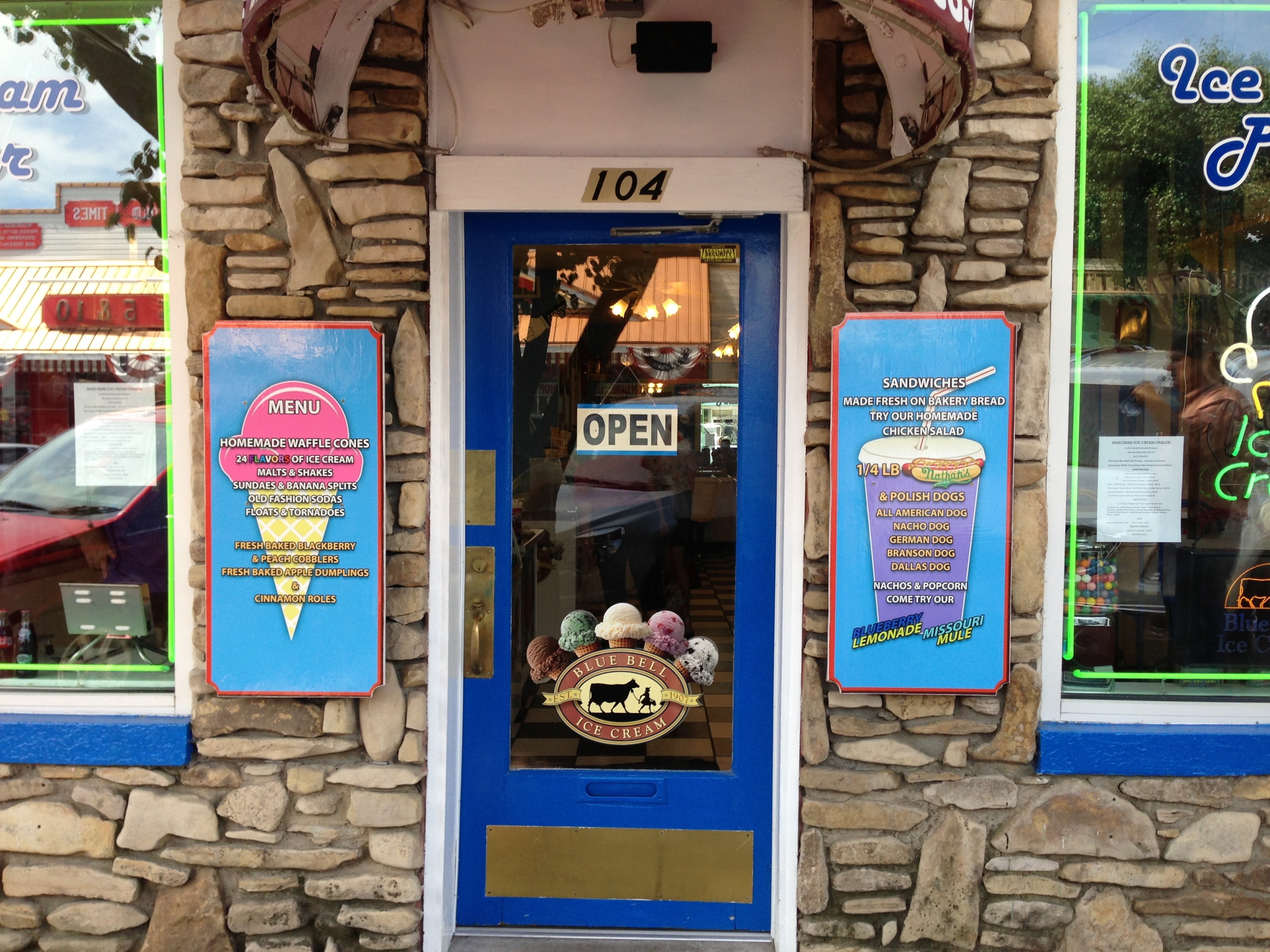 Downtown Branson Smacker’s Ice Cream Parlor