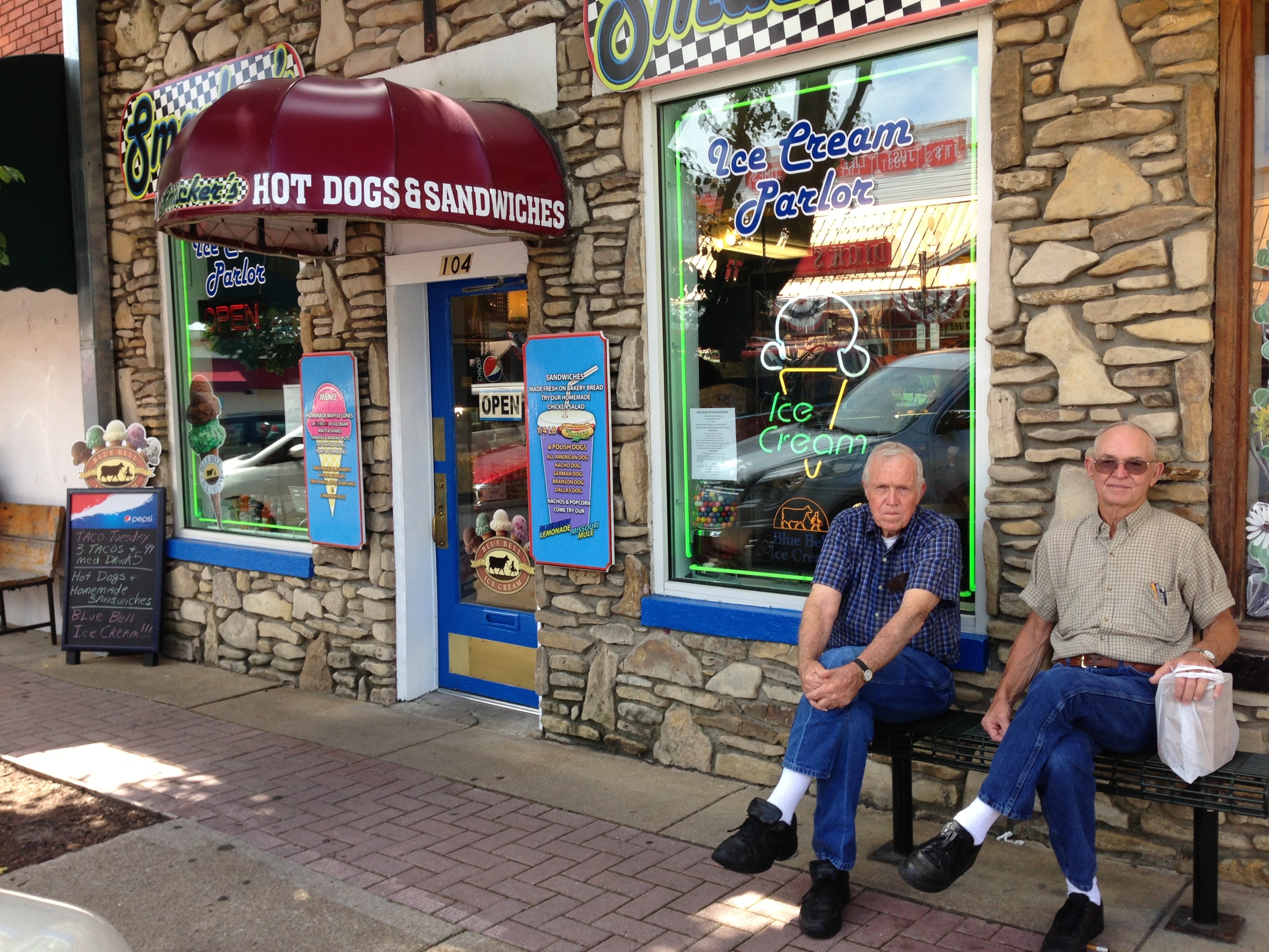 Downtown Branson Smacker’s Ice Cream Parlor